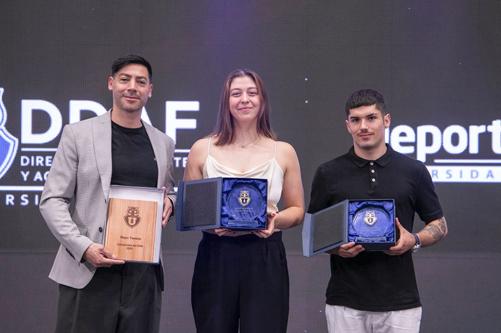 Trinidad Ardiles (Natación) y Pablo Figueroa (Gimnasia Artística) fueron reconocidos como los Mejores Deportistas de la Universidad de Chile 2025, mientras que Mario Guerra (Taekwondo) recibió el premio al Mejor Técnico del año. 